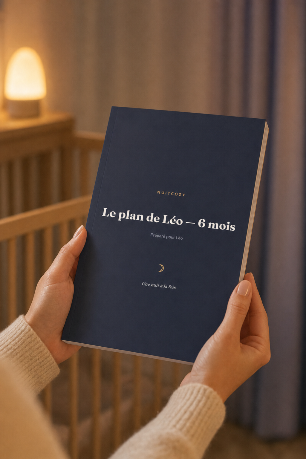 Le plan de votre bébé, tenu comme un trésor — personnalisé à son prénom